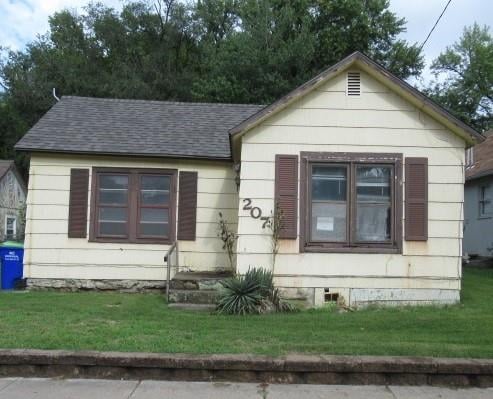 207 N 4th St, Edwardsville, KS 66111