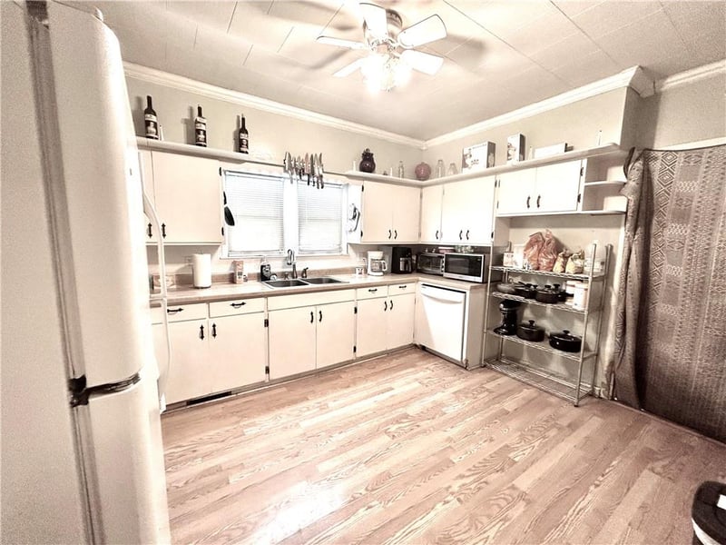 308 S 2nd St, Hopkins, MO 64461