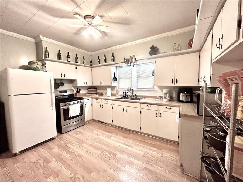 308 S 2nd St, Hopkins, MO 64461