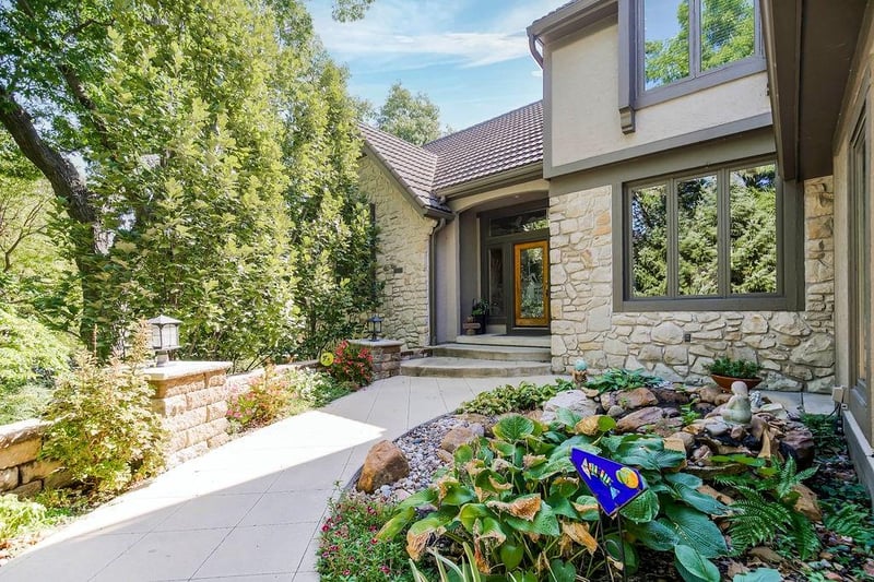 271 Terrace Trail West St, Lake Quivira, KS 66217