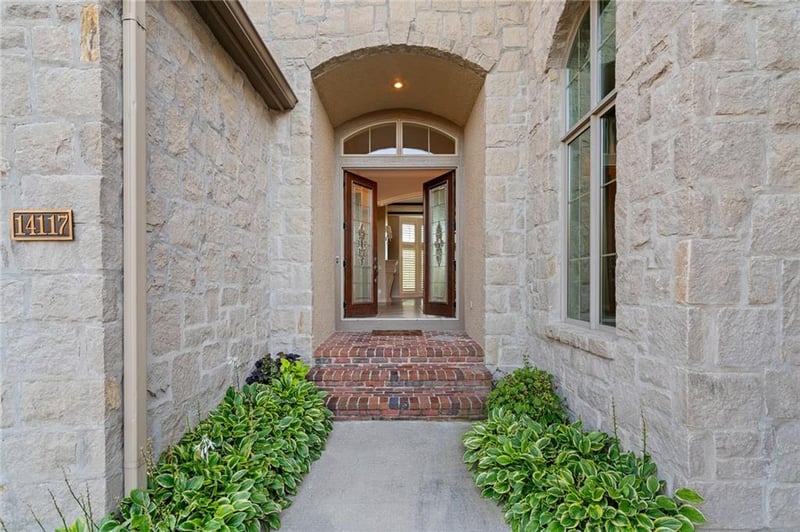 14117 Nicklaus Dr, Overland Park, KS 66223
