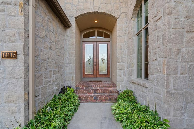 14117 Nicklaus Dr, Overland Park, KS 66223