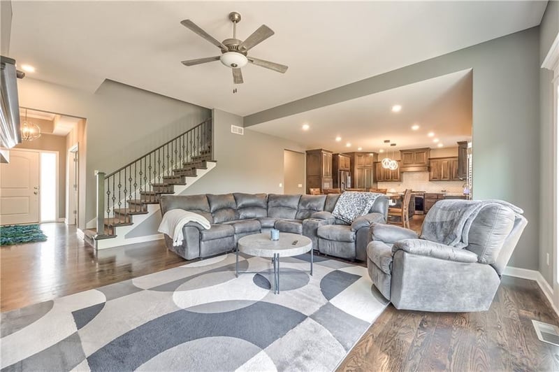 5504 NW 96th St, Kansas City, MO 64154