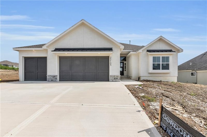 22105 W 80th Ter, Shawnee, KS 66220