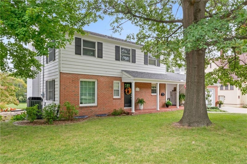 519 E Arrow St, Marshall, MO 65340