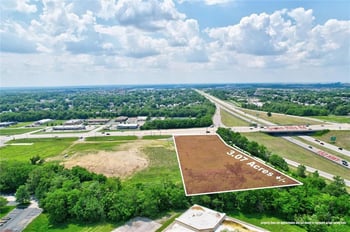 8707 Green Hills Rd, Kansas City, MO 64154