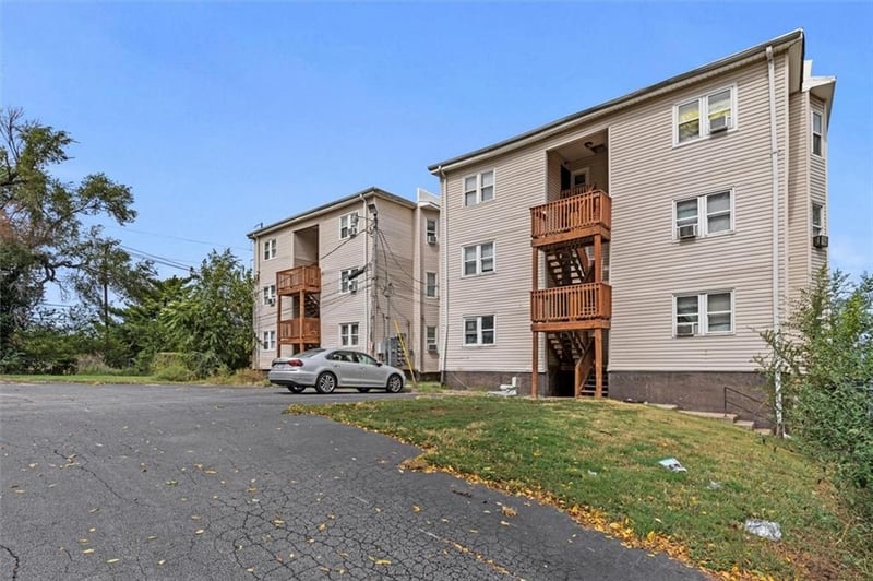 1119 E 28th St, Kansas City, MO 64109