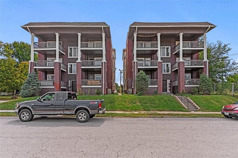 1119 E 28th St, Kansas City, MO 64109