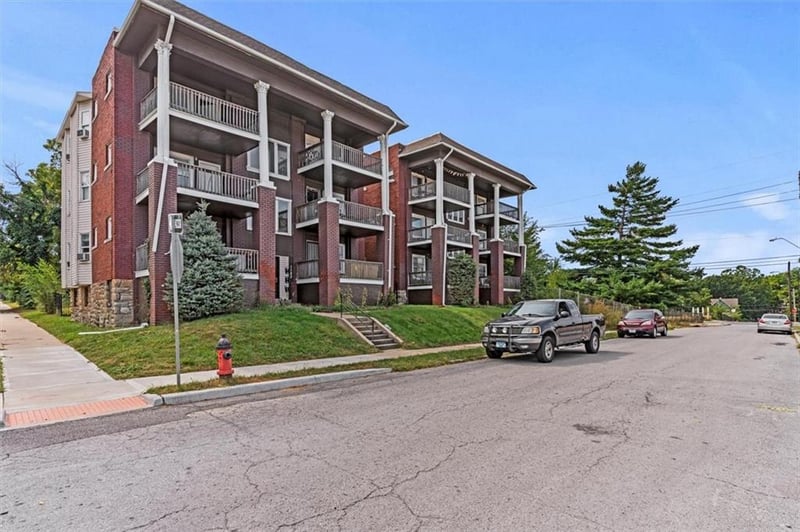 1119 E 28th St, Kansas City, MO 64109