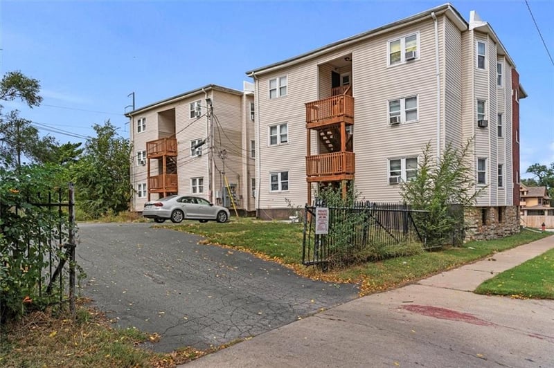 1119 E 28th St, Kansas City, MO 64109