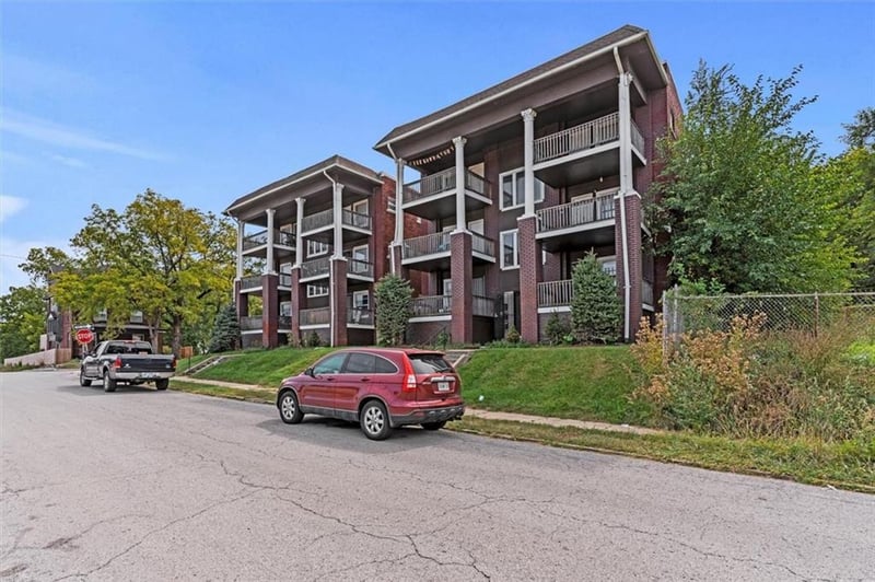 1119 E 28th St, Kansas City, MO 64109