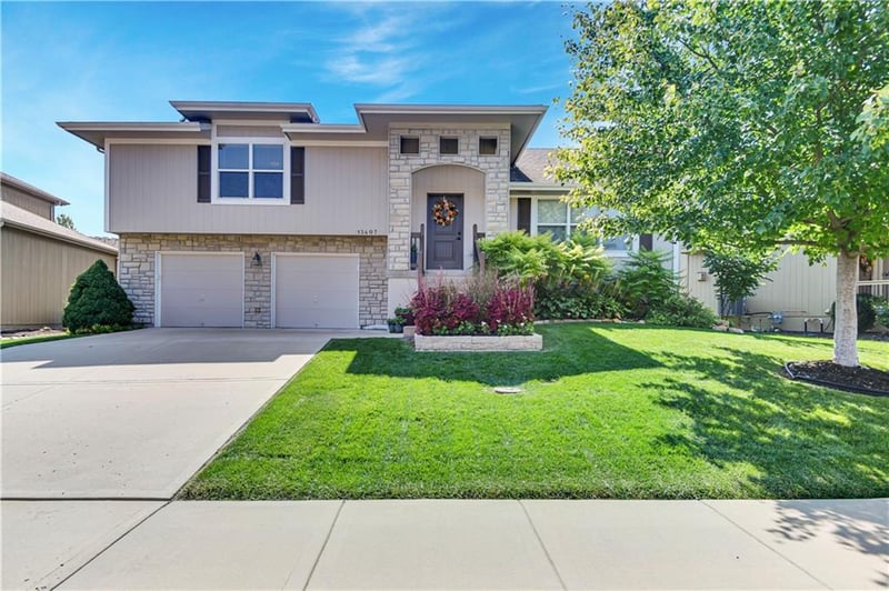 13407 W 173rd Ter, Overland Park, KS 66221