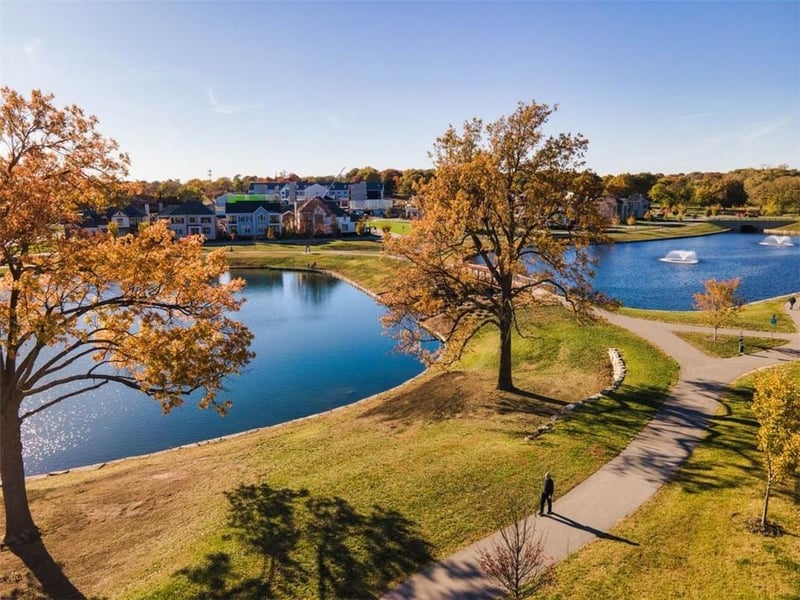 9313 Linden Reserve Dr, Prairie Village, KS 66207