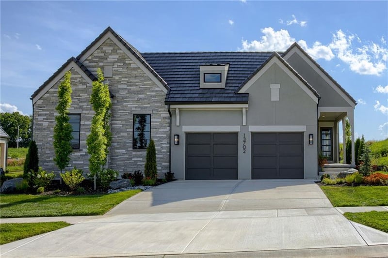 13702 Pembroke Ln, Leawood, KS 66224