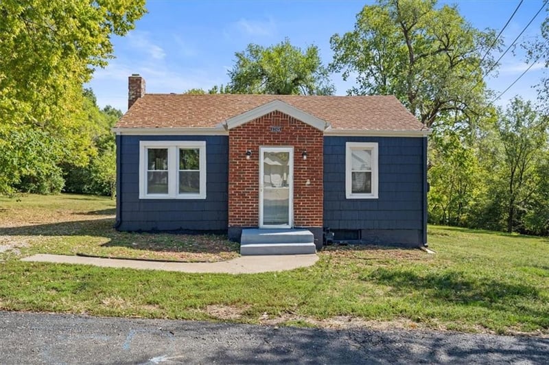 4745 Goodman St, Overland Park, KS 66203