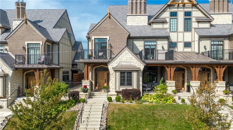4506 Summit St, Kansas City, MO 64111