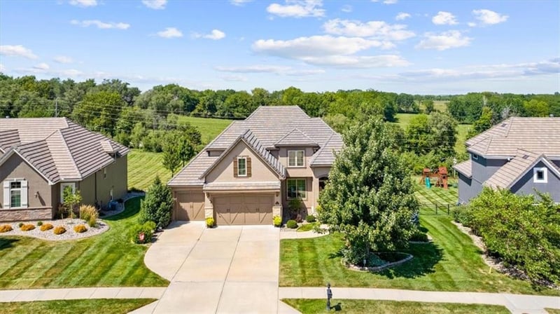 5920 NW 107th St, Kansas City, MO 64154