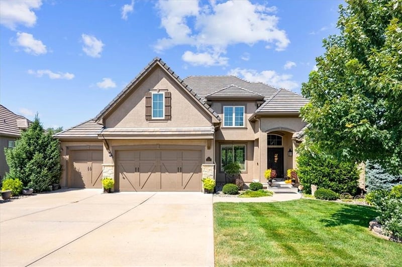 5920 NW 107th St, Kansas City, MO 64154