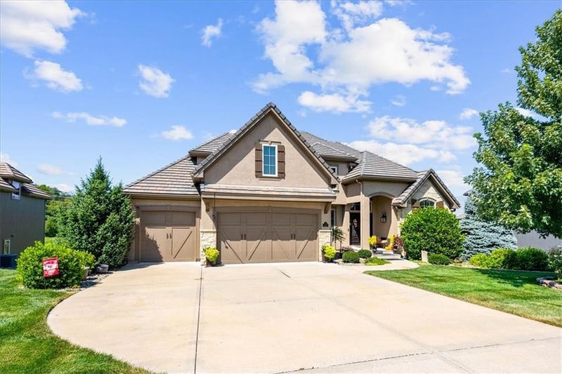 5920 NW 107th St, Kansas City, MO 64154