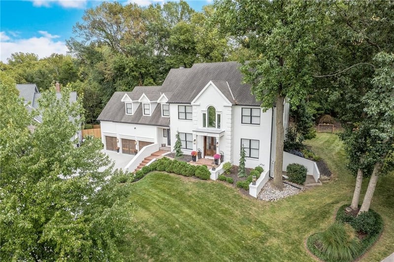 713 White Oak Ln, Kansas City, MO 64116