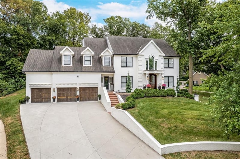 713 White Oak Ln, Kansas City, MO 64116