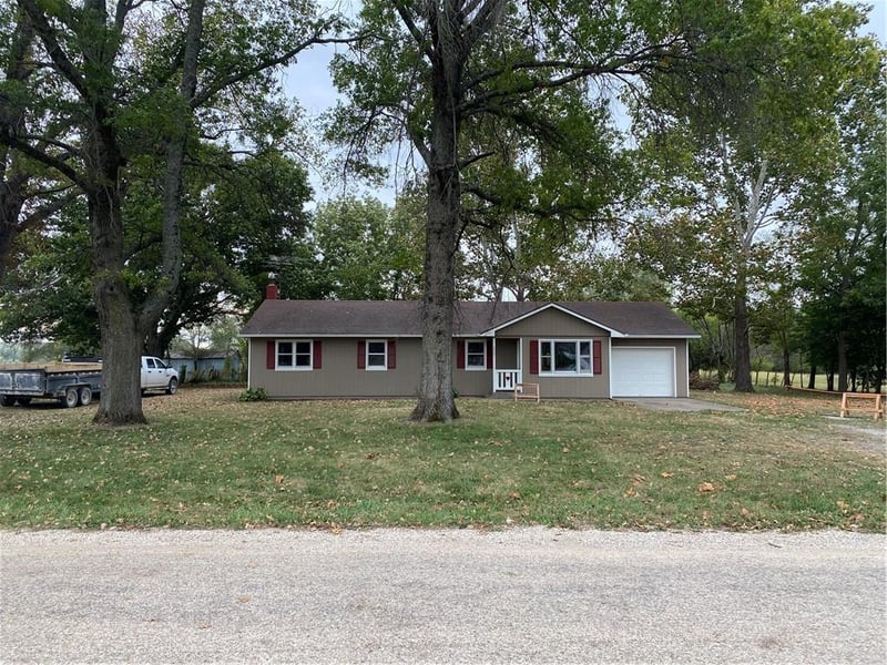 121 Broad St, Easton, KS 66020