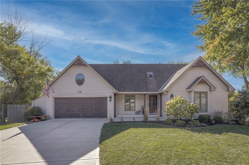 6326 W 108th Ter, Overland Park, KS 66211