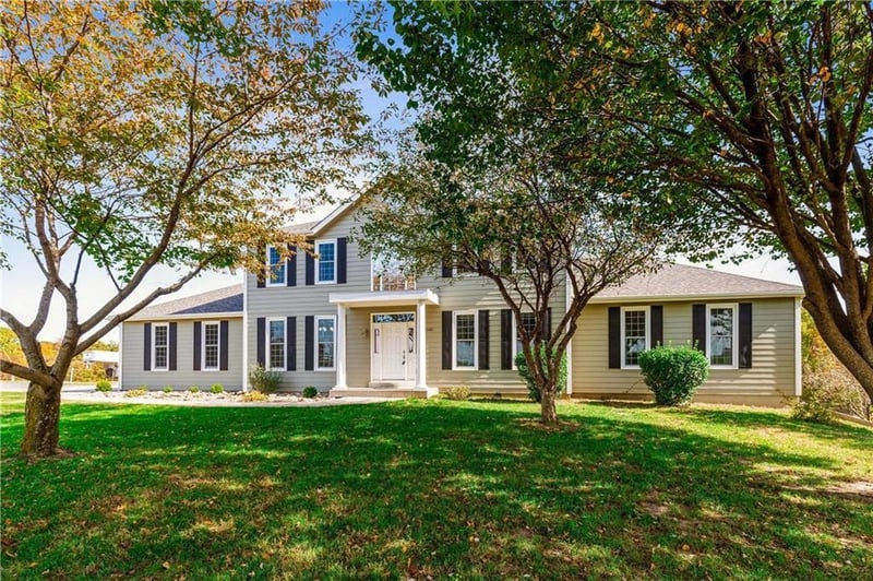 15411 N Eastern Rd, Smithville, MO 64089