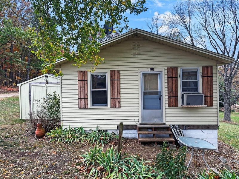 107 Holiday Ridge Dr, Edwards, MO 65326