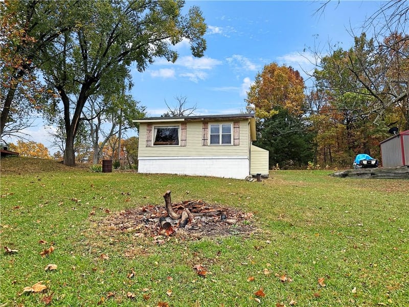 107 Holiday Ridge Dr, Edwards, MO 65326