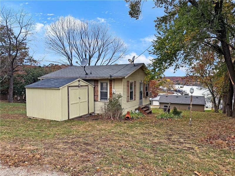 107 Holiday Ridge Dr, Edwards, MO 65326