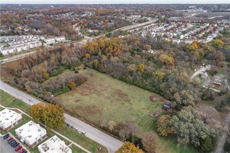 5407 Waukomis Dr, Kansas City, MO 64151