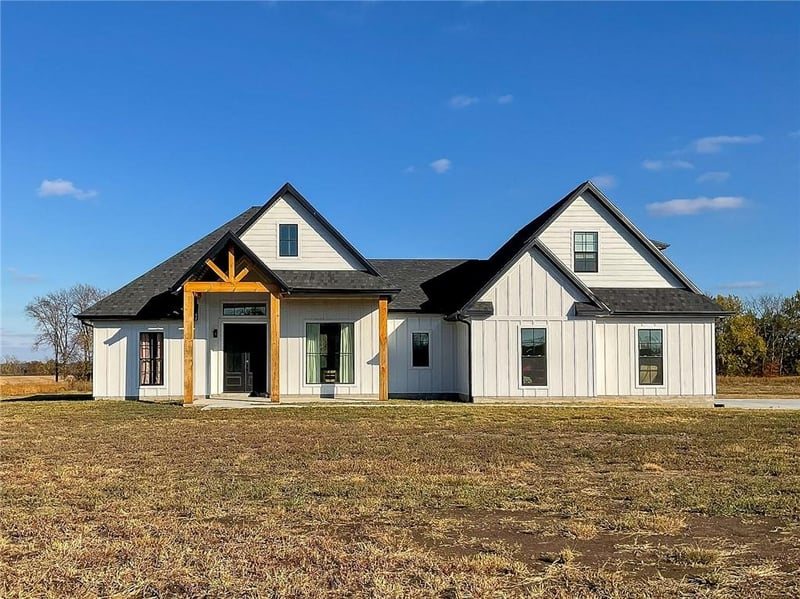16615 Y Hw, Sedalia, MO 65301