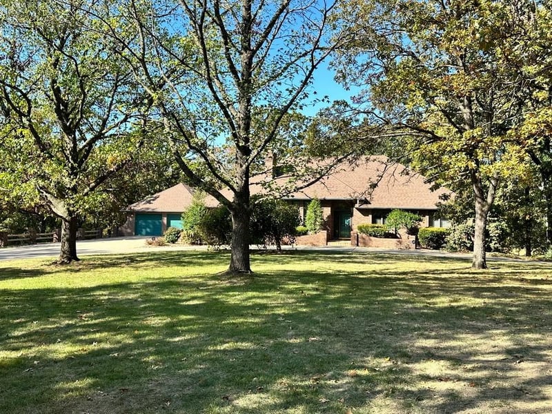 1556 S Ee Hw, El Dorado Springs, MO 64744