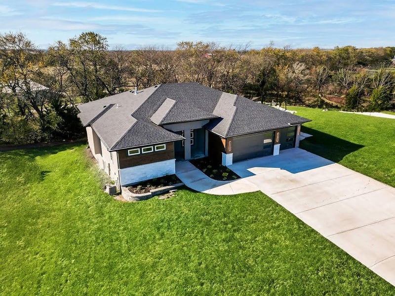 9822 Ingrid St, De Soto, KS 66018