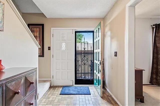 503 Woodbridge Ln, Kansas City, MO 64145