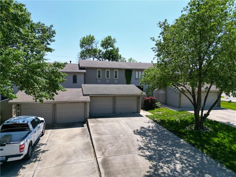 503 Woodbridge Ln, Kansas City, MO 64145