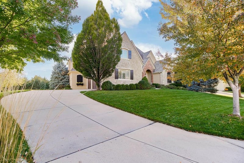 5811 W 140th Ter, Overland Park, KS 66223