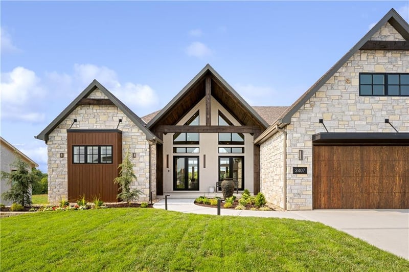3407 NE 102nd St, Kansas City, MO 64155