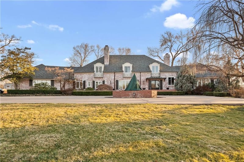 1235 W 55th St, Kansas City, MO 64113