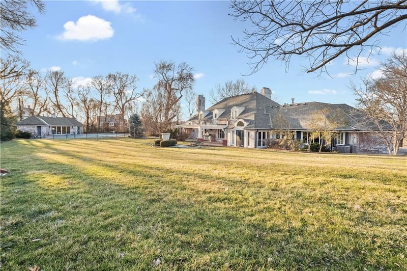1235 W 55th St, Kansas City, MO 64113