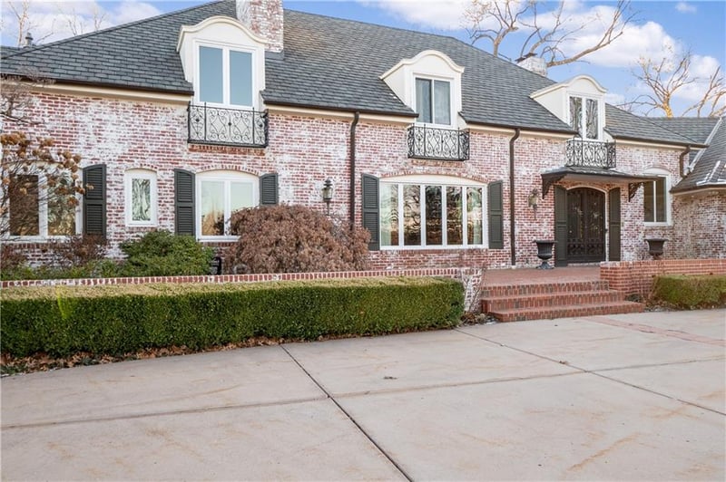 1235 W 55th St, Kansas City, MO 64113