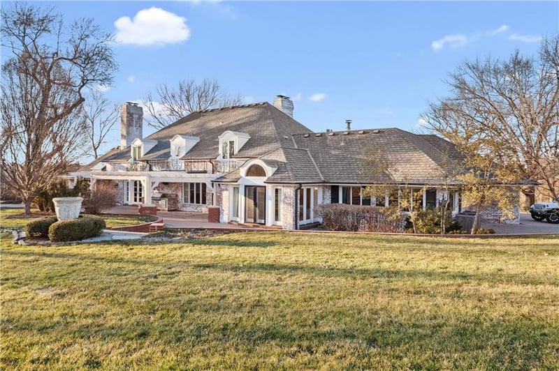 1235 W 55th St, Kansas City, MO 64113