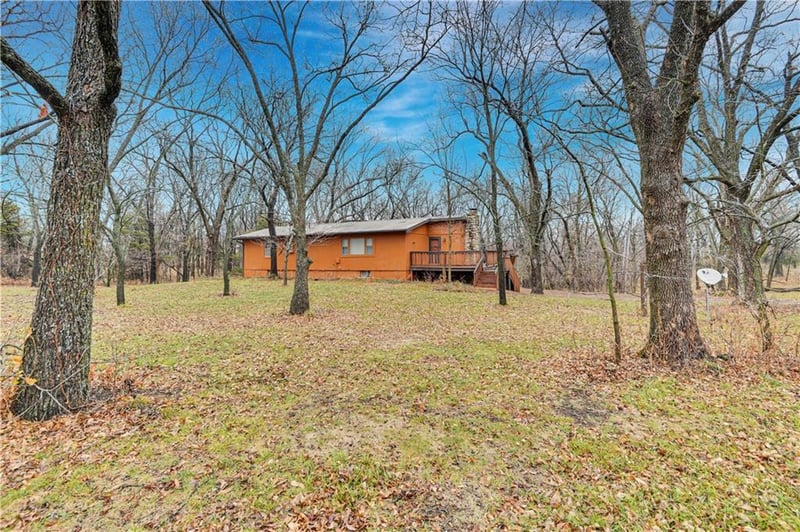 18540 E 2275 Ter, La Cygne, KS 66040