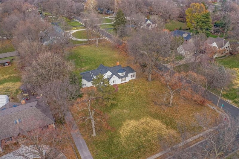 5700 W 69th St, Overland Park, KS 66204