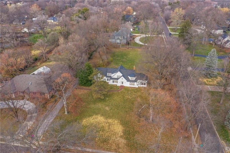 5700 W 69th St, Overland Park, KS 66204