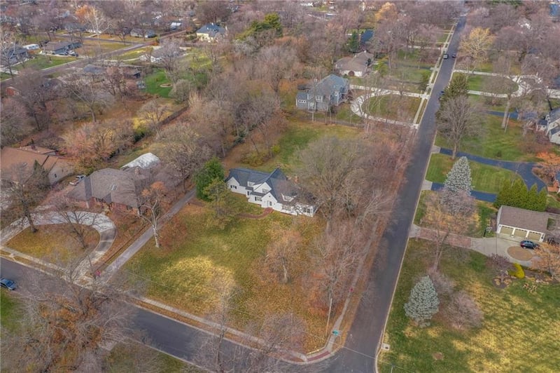 5700 W 69th St, Overland Park, KS 66204