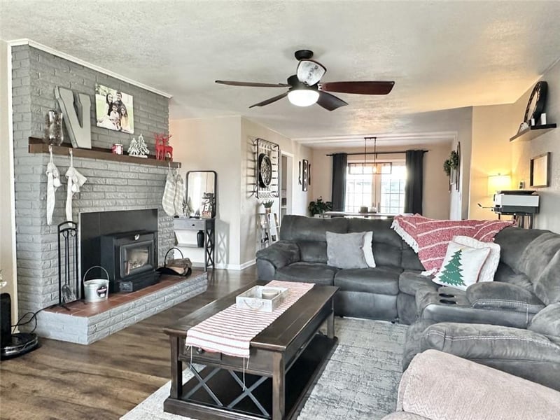 906 Fairlane Dr, Chillicothe, MO 64601