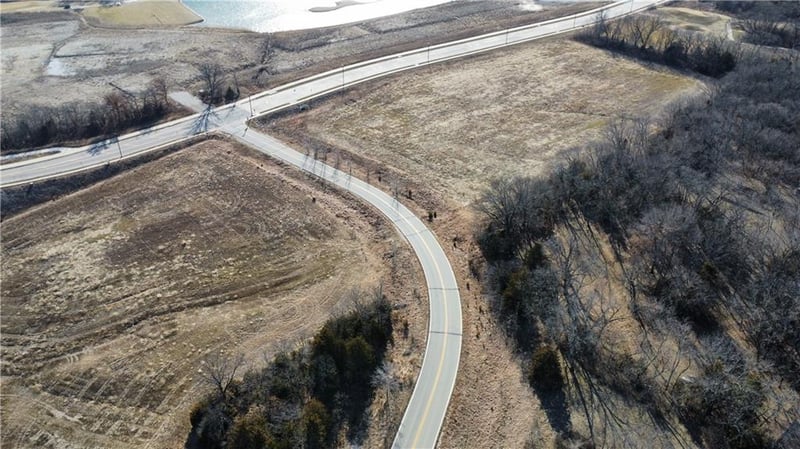 Hedge Lane Ter, Shawnee, KS 66226