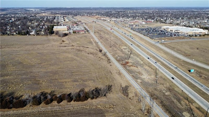 Hedge Lane Ter, Shawnee, KS 66226